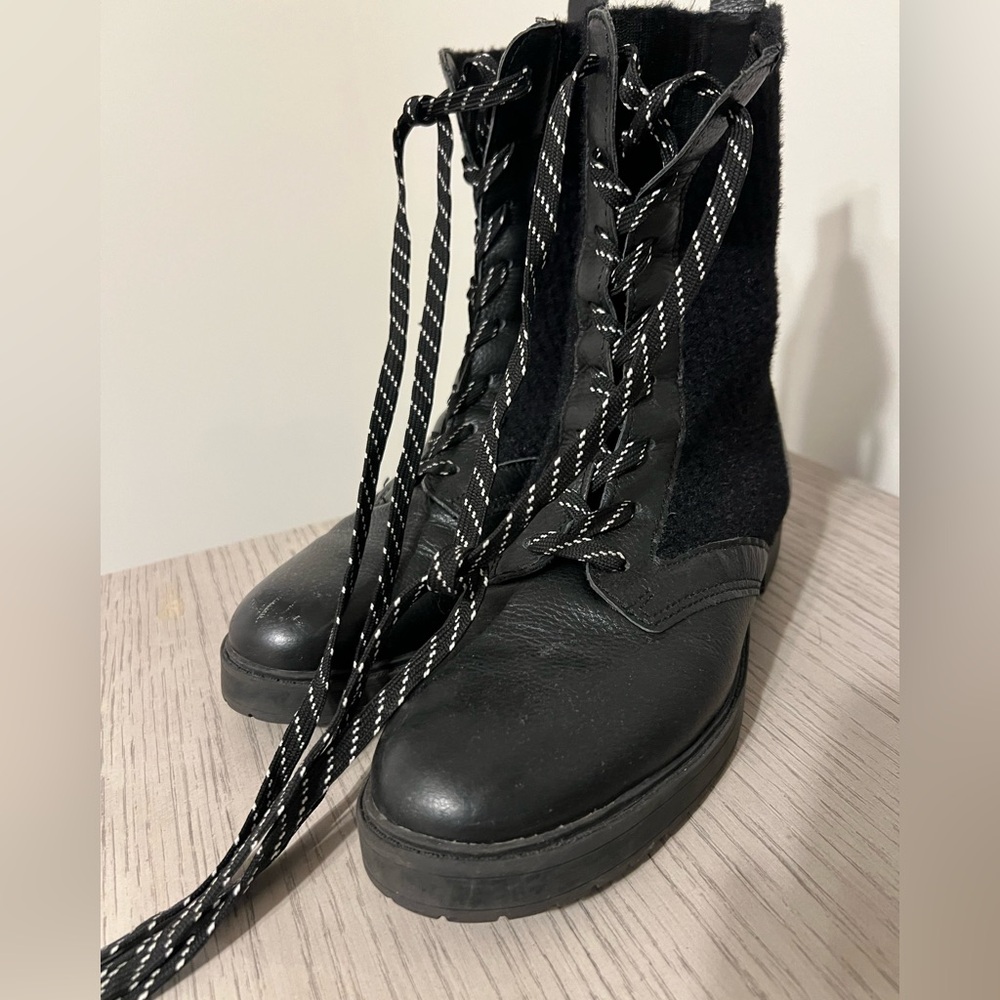 Splendid Black Lace-Up Women's Boots